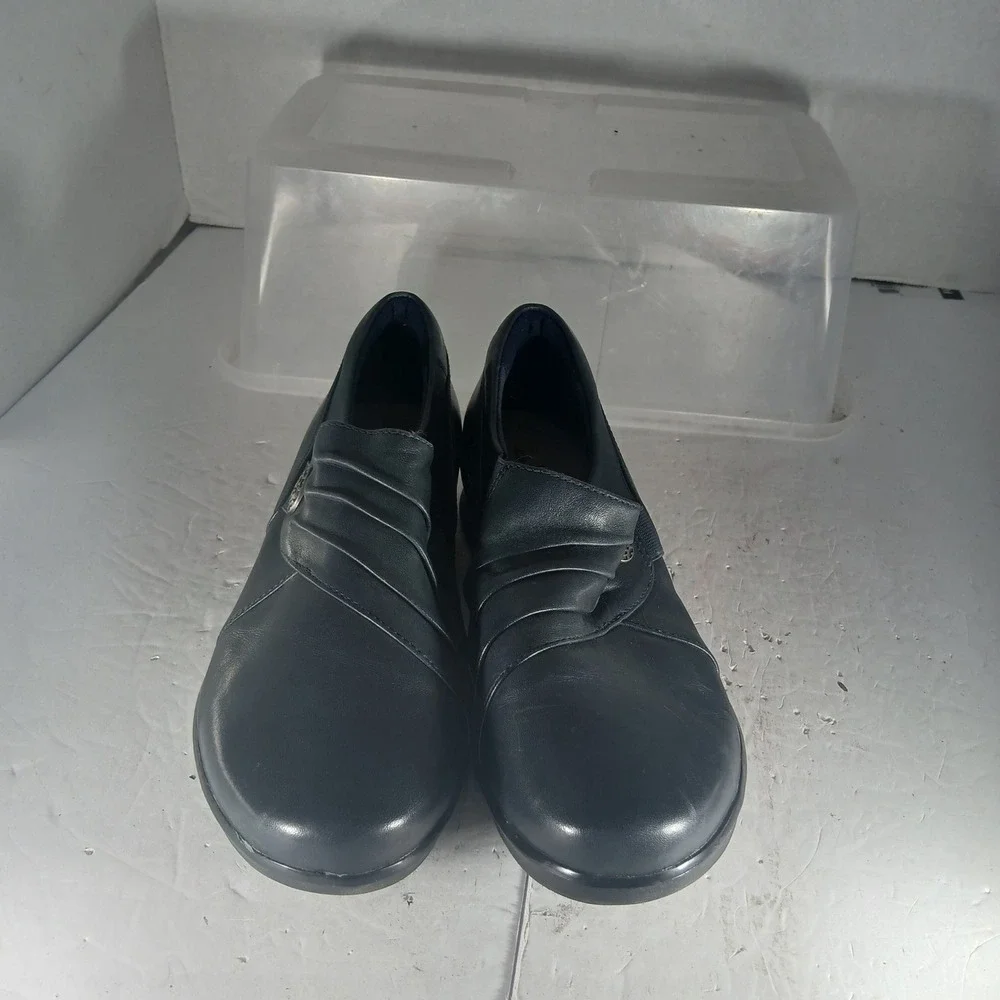 Clarks Loafers Size 6 Navy Blue Leather Ultimate Comfort Slip On Pleated Button